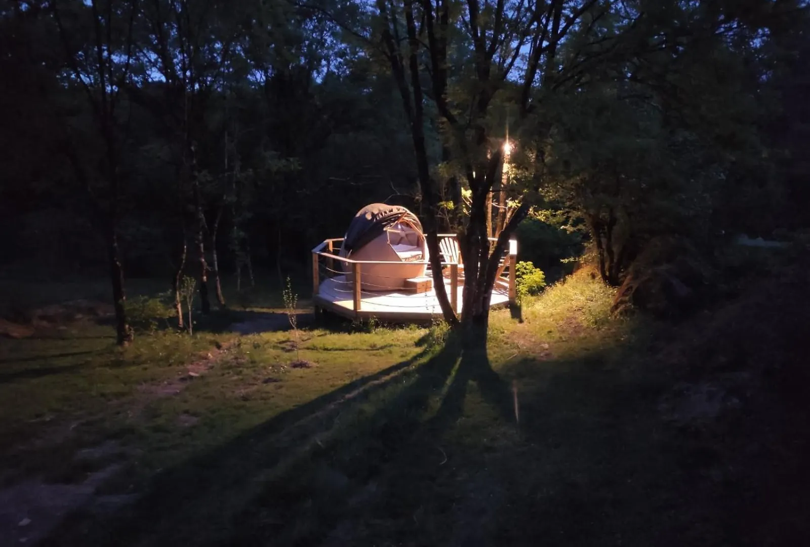 Sous Les Etoiles Du Canut Baulon Francja